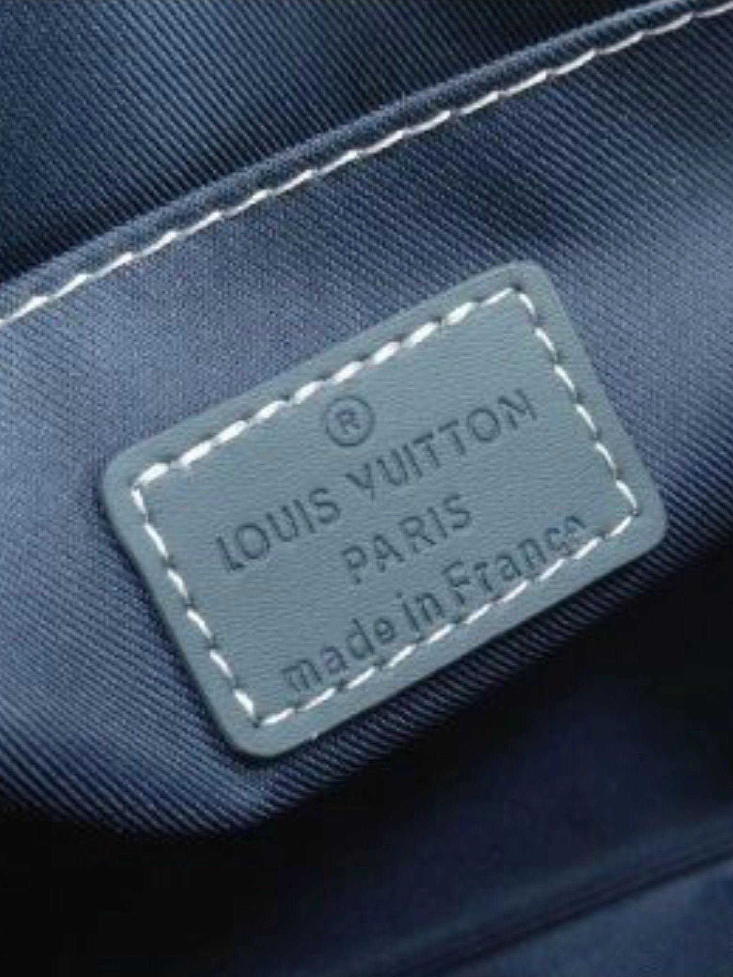 Louis Vuitton clutch Pochette To Go Monogram Washed Denim - Image 9