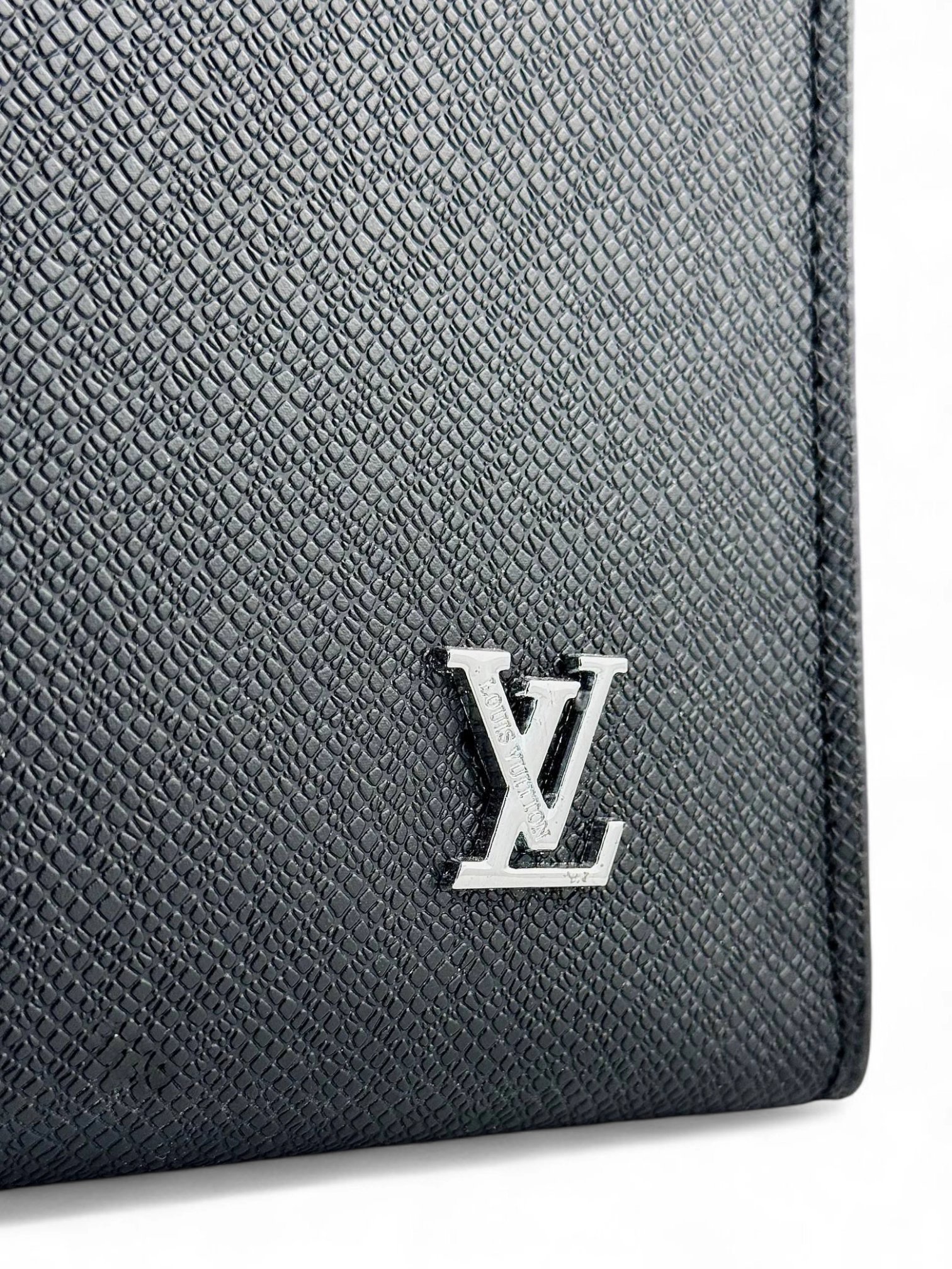 Louis Vuitton Pre-Loved Taiga Voyage Pochette in Leather - Image 4